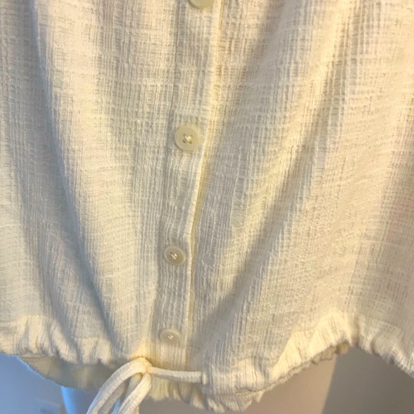 Madewell top with flutter sleeves. Size L - Picture 4 of 5